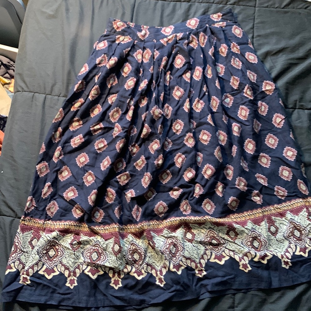 Midi skirt vintage size large navy pattern pockets